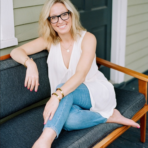 Meet your Posher, Classically Curated - Picture 7 of 7